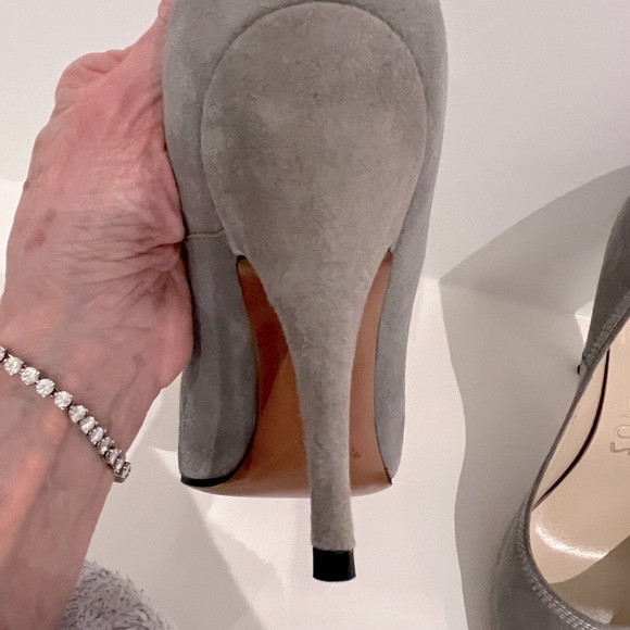 Ferragamo authentic gray suede 3 1/2 heels/ size 38 Italian-worn once. Classics - Picture 4 of 6
